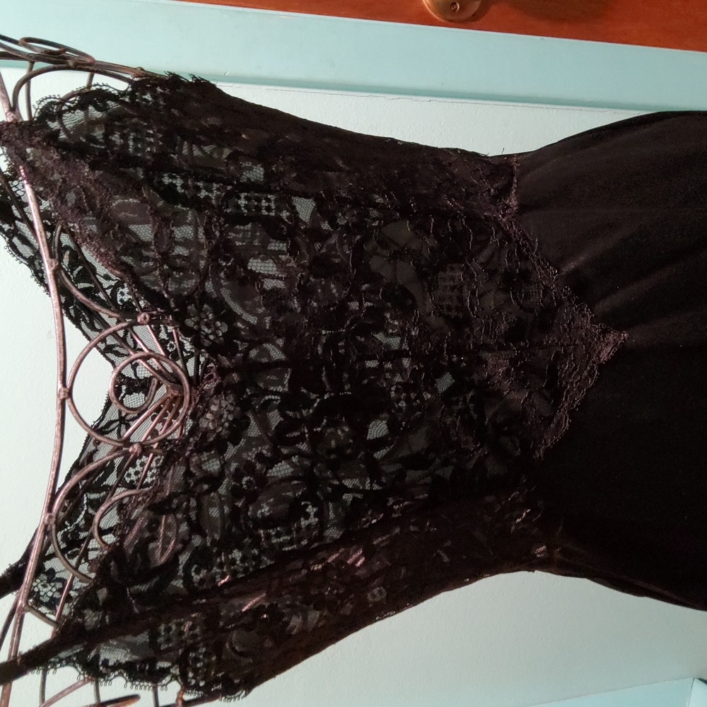 Lacy slip - Picture 3 of 8